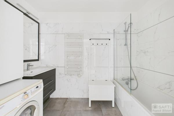 Quartier Delage-Bécon. 3 pièces récent avec grand balcon et parking.