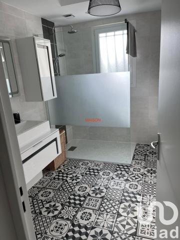 Maison 5 pièces de 170 m² à Dompierre-sur-Besbre (03290)