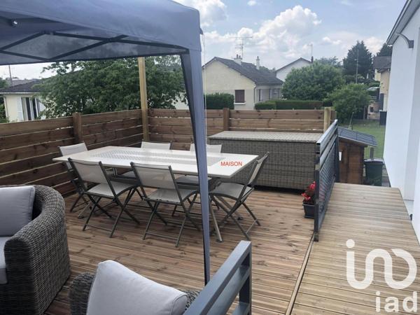 Maison 5 pièces de 170 m² à Dompierre-sur-Besbre (03290)