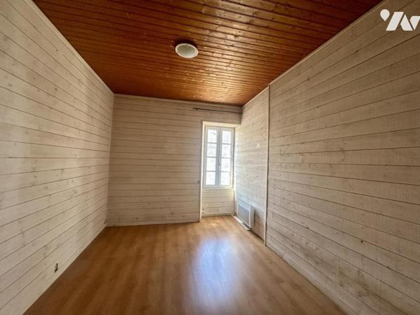 Appartement T3 avec combles et cour aménageables - Centre - PORNIC