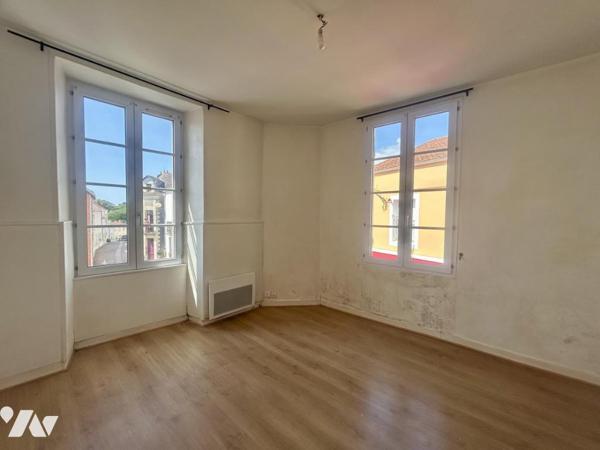 Appartement T3 avec combles et cour aménageables - Centre - PORNIC