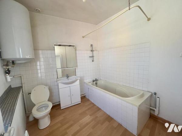 Appartement T3 avec combles et cour aménageables - Centre - PORNIC