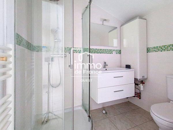 Maison Nantaise de 178 m²  ( Deux appartements ) sur terrain arboré de 991 m² , 2 Garages et studio indépendant de 32 m²? Idéale grande famille ou projet locatif Secteur La Colinière"