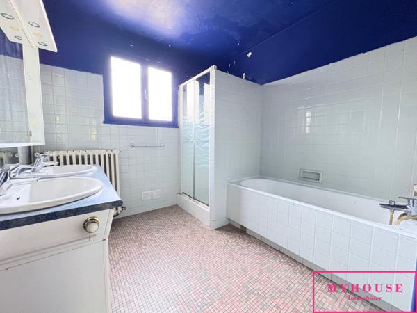 Maison
                                                                                                                                                                                                                                                                                                                        7 pièce(s)                                                                                                                                                                                                          5 chambre(s)                                                                                                                                                                                                          171  m²