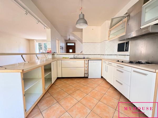 Maison
                                                                                                                                                                                                                                                                                                                        7 pièce(s)                                                                                                                                                                                                          5 chambre(s)                                                                                                                                                                                                          171  m²