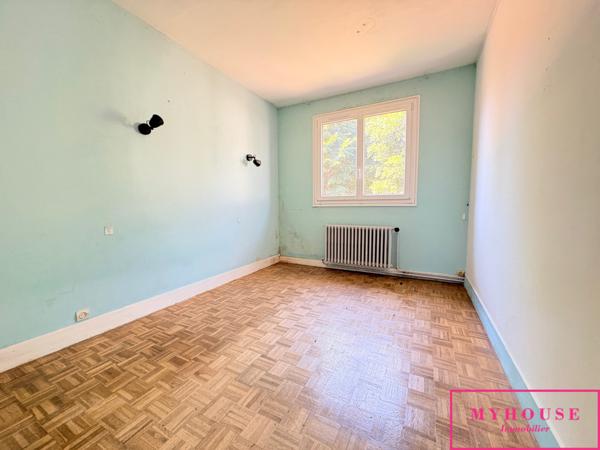Maison
                                                                                                                                                                                                                                                                                                                        7 pièce(s)                                                                                                                                                                                                          5 chambre(s)                                                                                                                                                                                                          171  m²