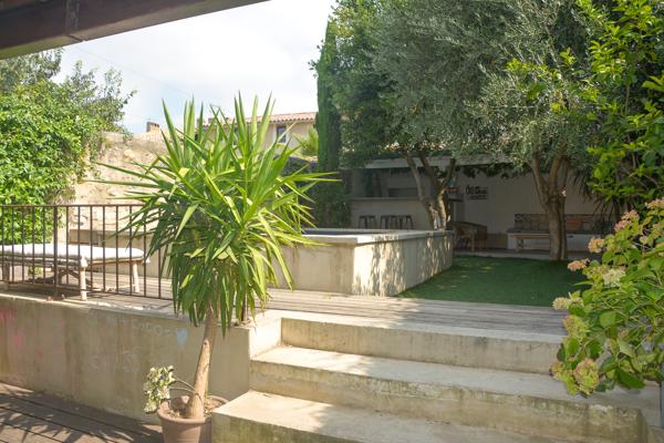 Pied Cité: maison de ville avec jardin et piscine