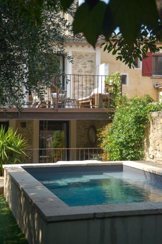 Pied Cité: maison de ville avec jardin et piscine