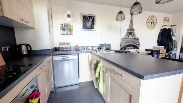 ISTRES | T3 en REZ-DE-JARDIN avec EXTERIEUR DE 76 m² et STATIONNEMENT