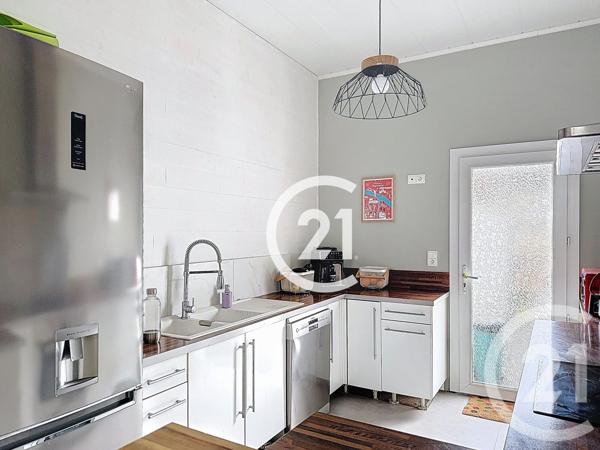 Maison à vendre  4 pièces - 140 m 2   COGNAC  - 16