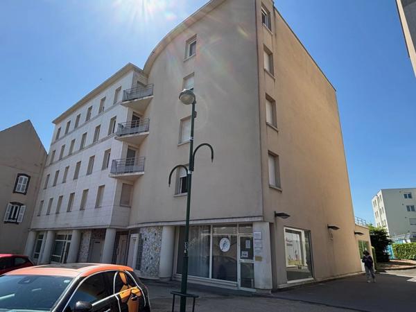 Location                                                      Appartement
                        
                     2 pièces                      51 m2                     à Mainvilliers