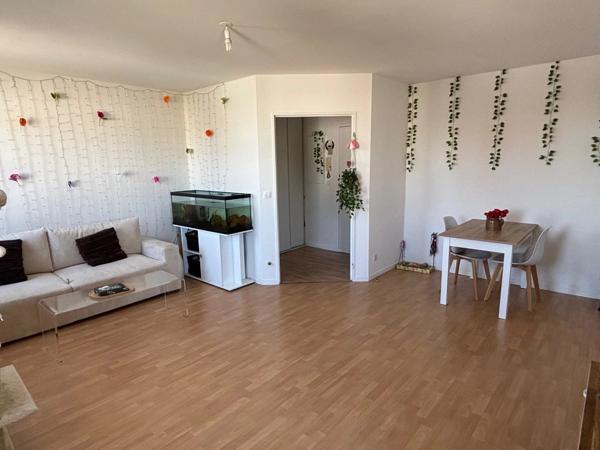 Location                                                      Appartement
                        
                     2 pièces                      51 m2                     à Mainvilliers