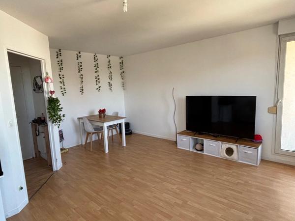 Location                                                      Appartement
                        
                     2 pièces                      51 m2                     à Mainvilliers