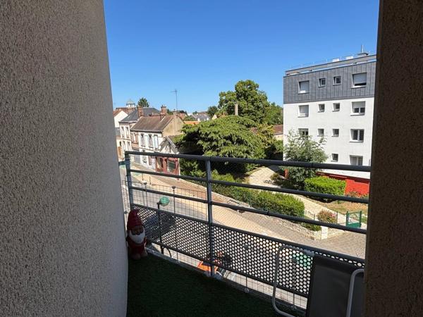 Location                                                      Appartement
                        
                     2 pièces                      51 m2                     à Mainvilliers