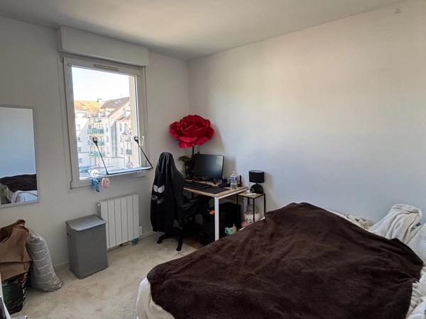 Location                                                      Appartement
                        
                     2 pièces                      51 m2                     à Mainvilliers