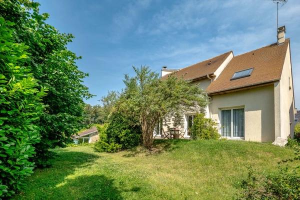 Maison d'architecte lumineuse avec dépendance