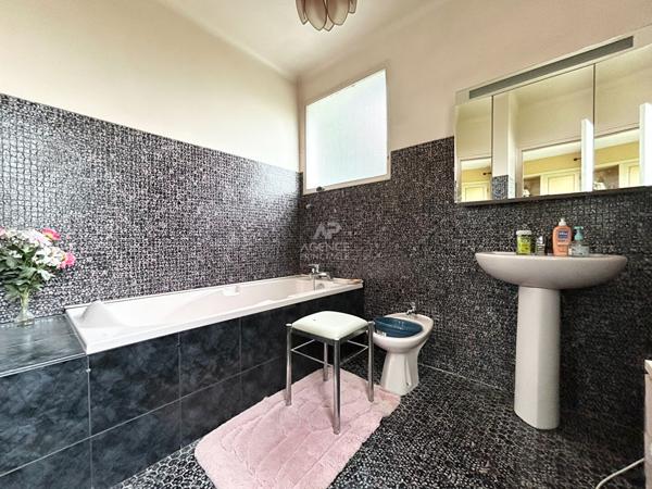 Maison Poissy 6 pièce(s) 179.41 m2 1 045 000 € **  - Référence  9196