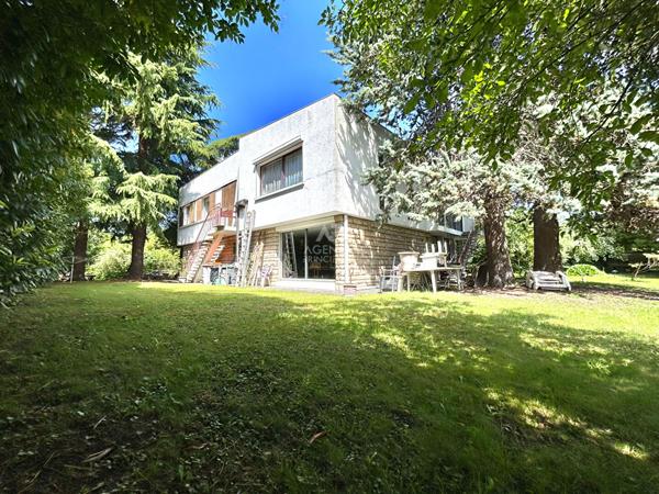 Maison Poissy 6 pièce(s) 179.41 m2 1 045 000 € **  - Référence  9196