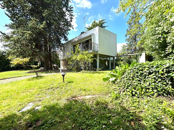 Maison Poissy 6 pièce(s) 179.41 m2 1 045 000 € **  - Référence  9196