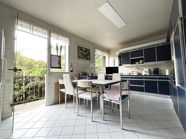Maison Poissy 6 pièce(s) 179.41 m2 1 045 000 € **  - Référence  9196