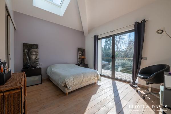 LA CELLE-SAINT-CLOUD – Quartier de la Feuillaume – Élégante maison d’architecte familiale au calme absolu