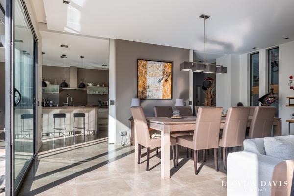 LA CELLE-SAINT-CLOUD – Quartier de la Feuillaume – Élégante maison d’architecte familiale au calme absolu