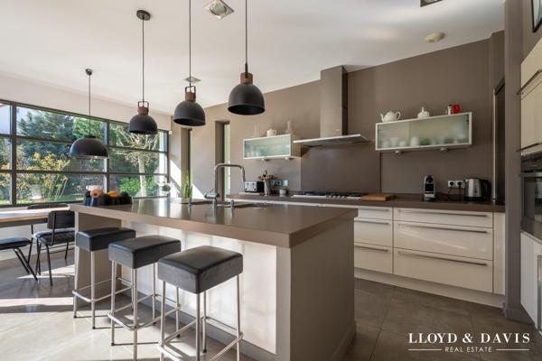 LA CELLE-SAINT-CLOUD – Quartier de la Feuillaume – Élégante maison d’architecte familiale au calme absolu