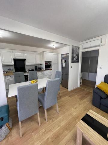 13009 Mazargues Appt de Type 4 avec balcon + 1 parking privé