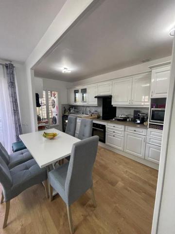 13009 Mazargues Appt de Type 4 avec balcon + 1 parking privé