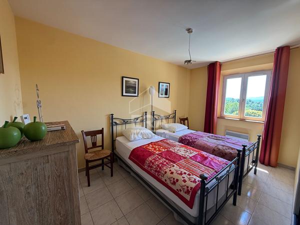 A VENDRE 83470 SAINT MAXIMIN LA SAINTE BAUME MAISON T4 DE 125 M² SUR 2560 M² DE JARDIN GARAGE PISCINE.
