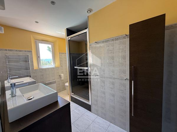 A VENDRE 83470 SAINT MAXIMIN LA SAINTE BAUME MAISON T4 DE 125 M² SUR 2560 M² DE JARDIN GARAGE PISCINE.