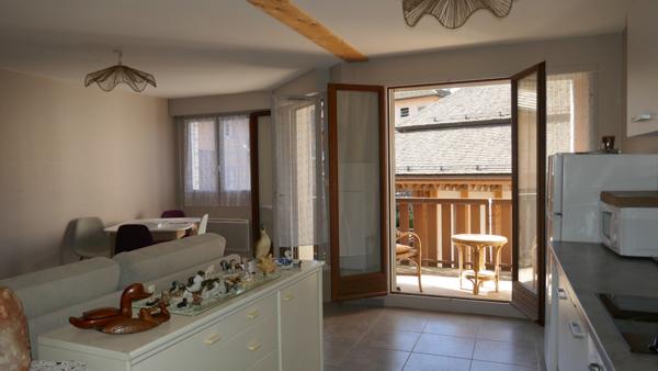 FAVERGES. APPARTEMENT 3 PIECES AU CENTRE VILLE