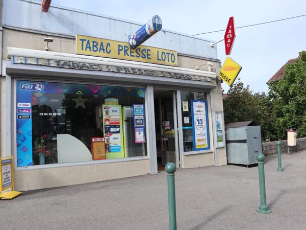 Dpt Jura (39), à vendre CHAMPAGNOLE immeuble de rapport