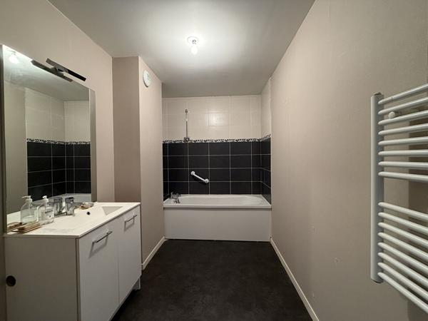 Appartement Cormontreuil 3 pièce(s) 74 m2 avec loggia et stationnement