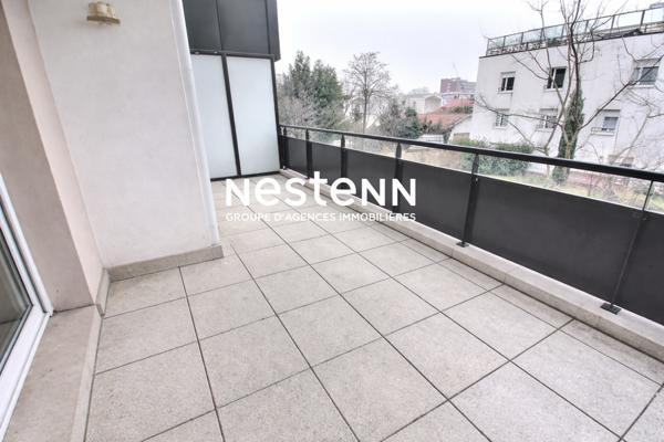 Appartement moderne de 3 pièces à Vénissieux - Centre Ville - Proche transports communs - Proche commerces - Tramway T4 - Bus - Métro