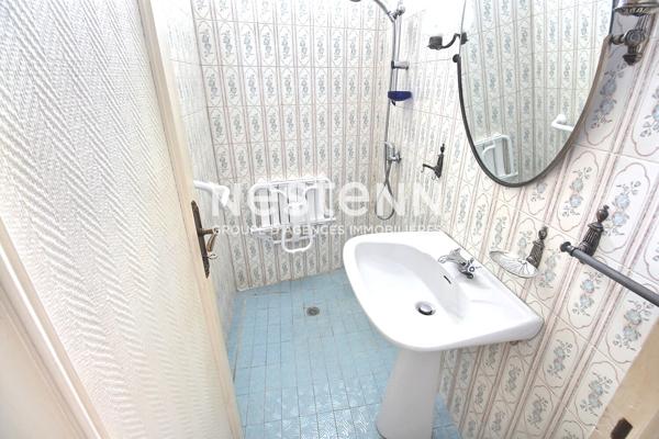 LIMITE ST FONS: # MAISON INDIVIDUELLE# 3 GARAGES# PISCINE OLYMPIQUE#RARE