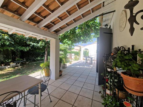 Mas provençal 9 pièces avec jardin proche de Saint Rémy de Provence