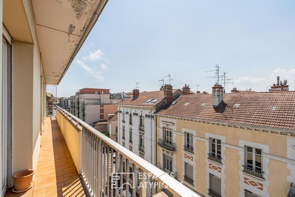 Appartement au dernier étage avec garage et stationnement