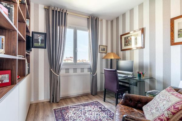 Appartement au dernier étage avec garage et stationnement