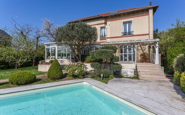 Maison à vendre    7 pièces • 286 m2 Crosne
