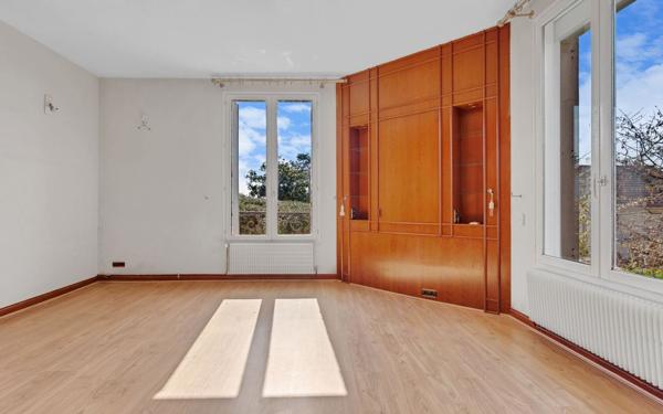 Maison à vendre    7 pièces • 286 m2 Crosne