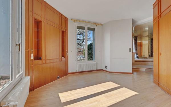 Maison à vendre    7 pièces • 286 m2 Crosne