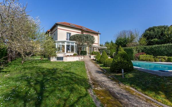Maison à vendre    7 pièces • 286 m2 Crosne