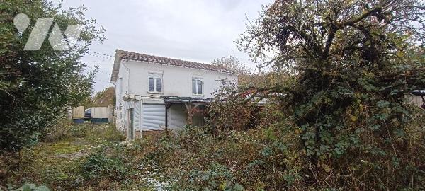 À vendre Souppes-sur-Loing maison à rénover de 4 pièces et +  avec terrain de 1461 m², dépendances.