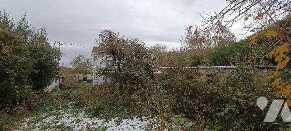 À vendre Souppes-sur-Loing maison à rénover de 4 pièces et +  avec terrain de 1461 m², dépendances.