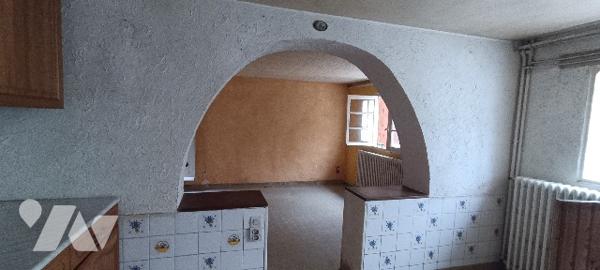 À vendre Souppes-sur-Loing maison à rénover de 4 pièces et +  avec terrain de 1461 m², dépendances.