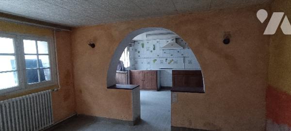 À vendre Souppes-sur-Loing maison à rénover de 4 pièces et +  avec terrain de 1461 m², dépendances.