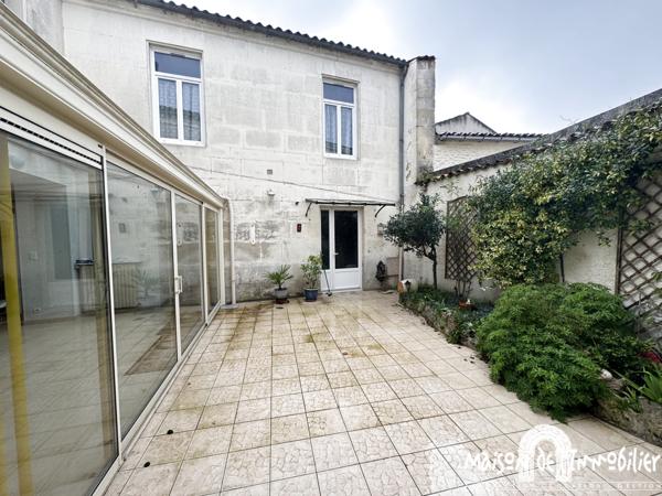 Vente Maison de ville - 6 pièces - Véranda, cour et Garage de plus de 100m² - COGNAC Centre-ville