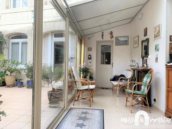 Vente Maison de ville - 6 pièces - Véranda, cour et Garage de plus de 100m² - COGNAC Centre-ville