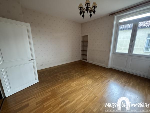 Vente Maison de ville - 6 pièces - Véranda, cour et Garage de plus de 100m² - COGNAC Centre-ville